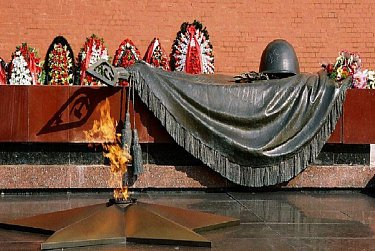 Помнить всех, кто погиб за мир на земле